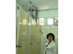 廁所太破學童憋尿 家長盼改善