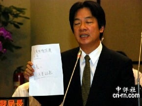 賴清德答詢火大　幕僚傳紙條“不要動氣”