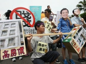 崩世代運動賽 體驗勞工困境  <br />反剝削反貧窮 逾千名勞工上街