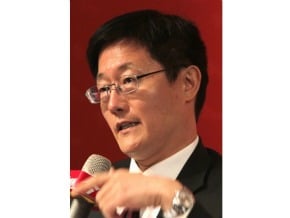 企業市值衰退 學者：找人和錢
