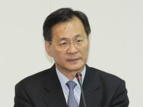 黃重球：會身兼次長及台電董座