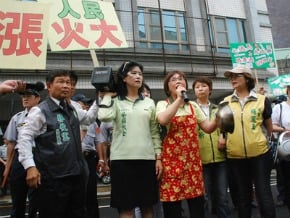 油電爭議 台南藍綠議員互嗆
