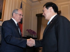 總統接見多明尼加外交部次長及聖文森總理