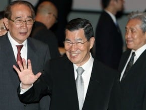 50年公職 蕭萬長：還沒參透政治<br />蕭萬長卸任 總統贈淡定藏頭詩