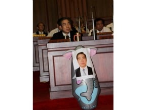 議員諷官員不倒翁