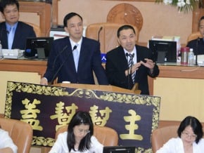 綠議員批施政 朱立倫：努力拚