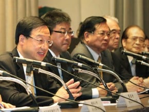 抗漲 江宜樺與業者共簽聲明
