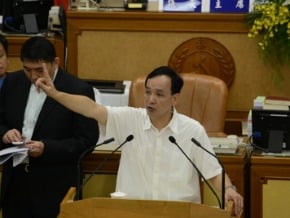 新北停班停課 議員批決策過慢 朱立倫致歉