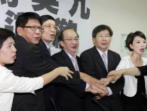 臨時會延期 在野黨籲馬反省