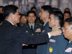 國防部長為晉任將官授階