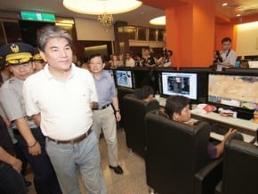 青春專案起跑 李鴻源初訪網咖