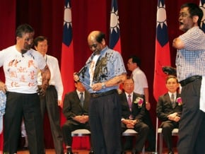 反對中油民營化 工會激烈抗議