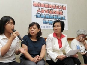 鍾鼎邦被拘 家屬再求政府救援