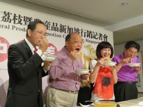 信守承諾 胡志強訪星推銷荔枝