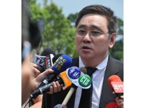 王文洋探父墓 盼大媽葬旁邊