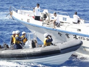 保釣護航 海巡艦與日艦對峙
