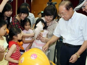試院親子日 關中爺孫玩開了