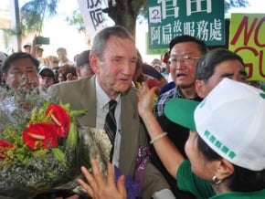 美前司法部長探扁 促醫療照顧