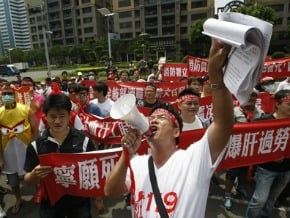 爭合法工時 消防員遊行