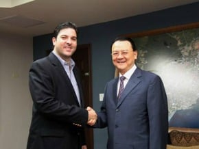 周麟拜會巴公共工程部部長