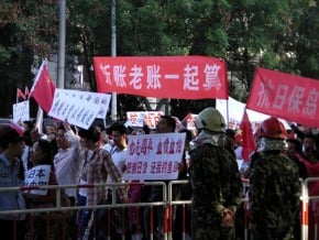 日使館聚眾 陸警嚴管未失控
