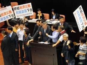陳?施政報告 台聯短暫杯葛