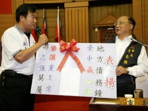中市議員連署 勸胡選黨主席