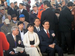 慰政治受難 龍：做多少都不夠