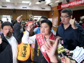 立委補選抽籤 參選人造勢叫陣