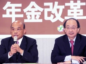 蘇質疑馬棄領18趴「好像還不想改革」<br />綠版年金改革 一律65歲退休