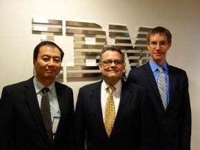 IBM：快閃記憶18月價砍半