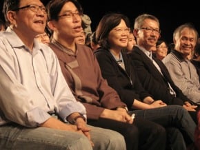 紙風車恆春表演 蔡英文相挺