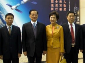 連戰訪航天城 神九太空人陪同