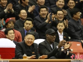 金正恩與NBA羅德曼觀看朝美籃球賽 兩隊打成平局