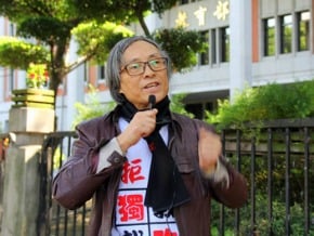 教改阿甘出招 敲鑼挑戰教育部