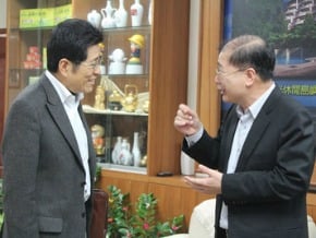 參訪金門 嚴長壽強調教育重要