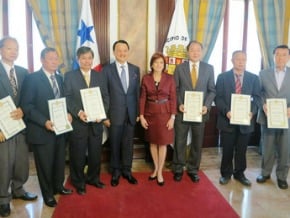表揚傑出華人 巴拿馬大使頒獎