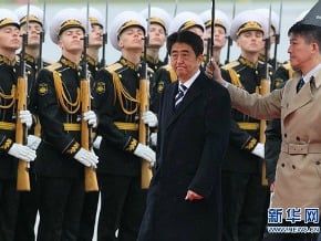 日本首相十年來首次正式訪俄 欲扭轉東亞外交困境 