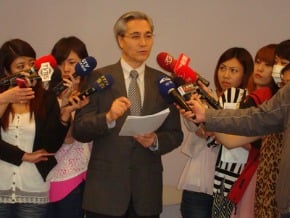 林百里攜助理入故宮庫房 故宮：助理身分