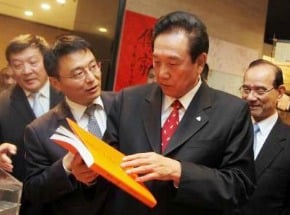無官一身輕 陳雲林台北逛書店