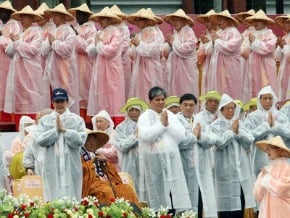 總統率上萬民眾為洪石成默哀