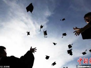 經濟低迷，大學學歷仍是極佳投資