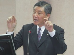 高華柱：黑鮪季 兩軍艦護漁<br />為戰機接連失事道歉