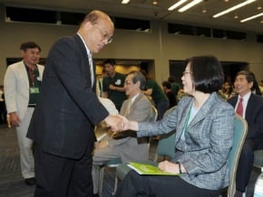 民進黨通過全民調<br />2016人選底定 蘇貞昌出局
