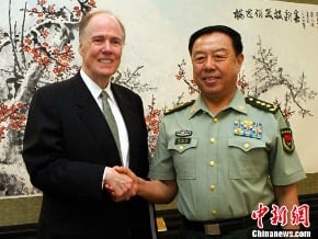范長龍會見美國總統國家安全事務助理多尼隆 