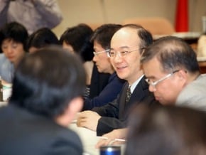 石世豪：正處理壹電視交易案