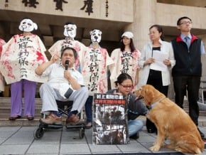 動保團體立院抗議