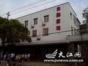 15歲女孩賓館遭姦殺陳屍在沙發下