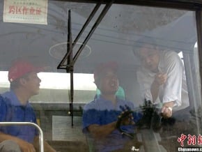 李克強河北考察三夏麥收 登上收割機瞭解情況