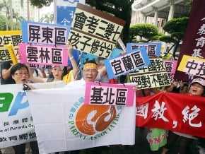 家長團體盼國教如期 教部承諾<br />國教如期或暫緩 民團兩極